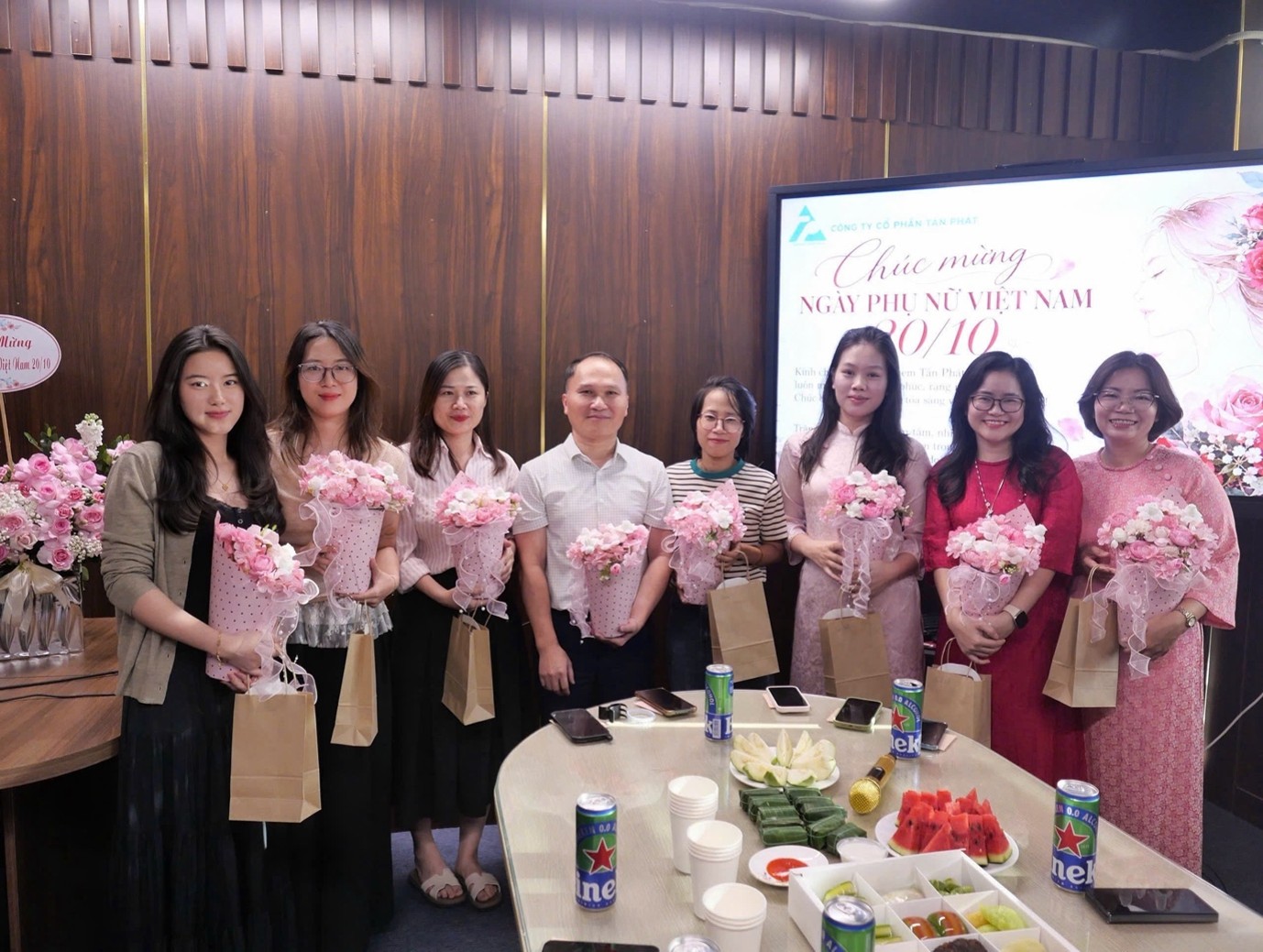 Tấn Phát rạng rỡ sắc hoa chào mừng ngày 20/10